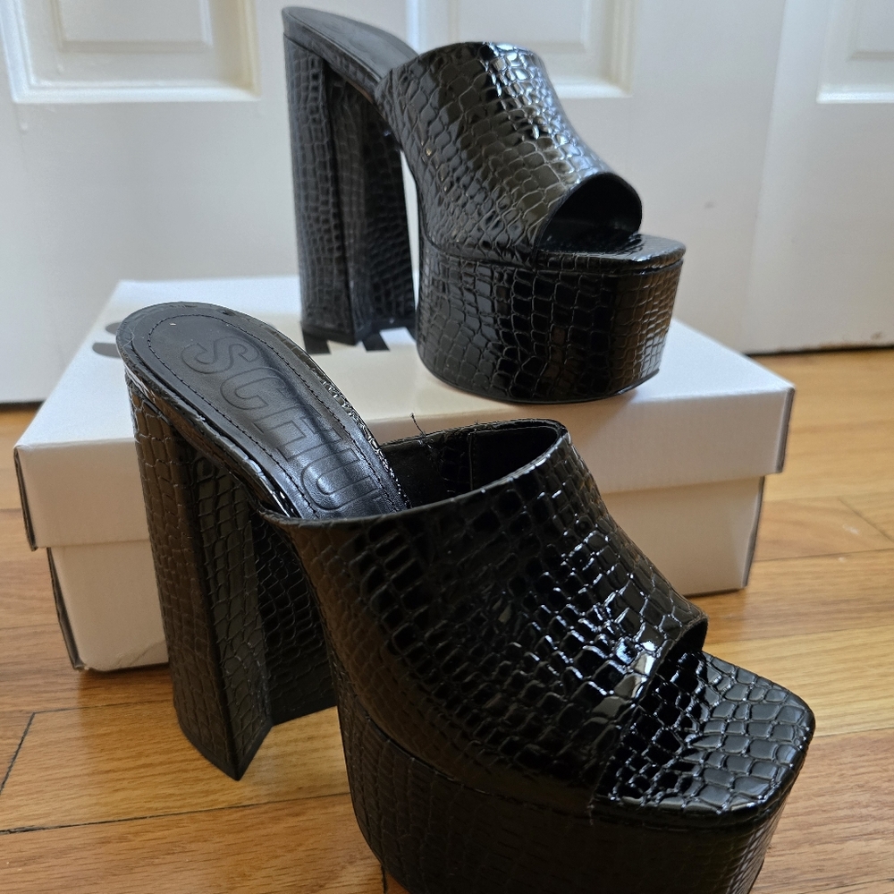 Black Croc-Embossed Women's Platform Sandals Schultz Size 7